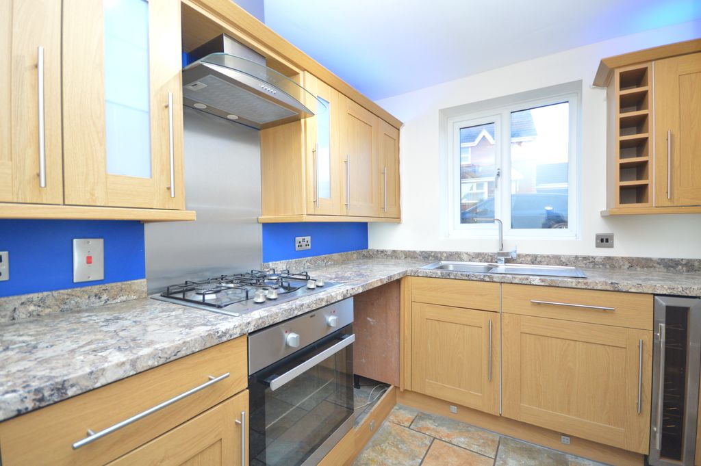Property photo 3 of 7 Kitchen