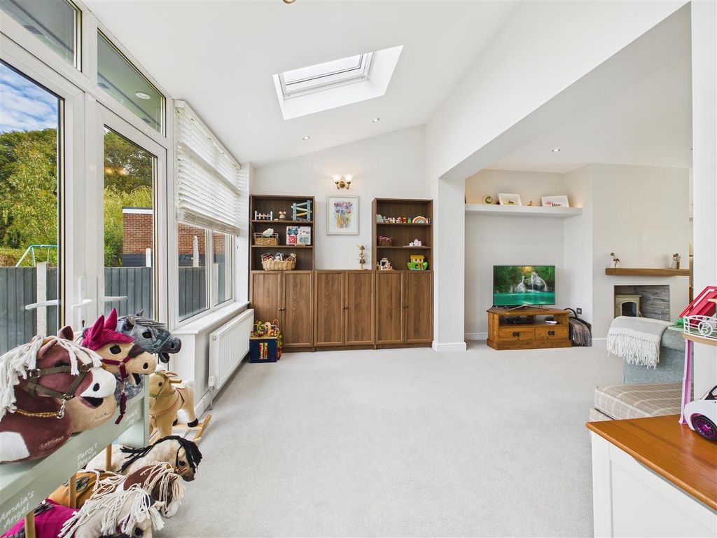 Property photo 3 of 22 Cam05476G0-Pr0061-Still010.Jpg