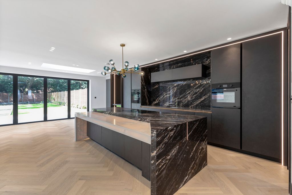 Additional image 4 of 5 bed detached house for saleThe Pipers Pipers Green Lane, Edgware HA8