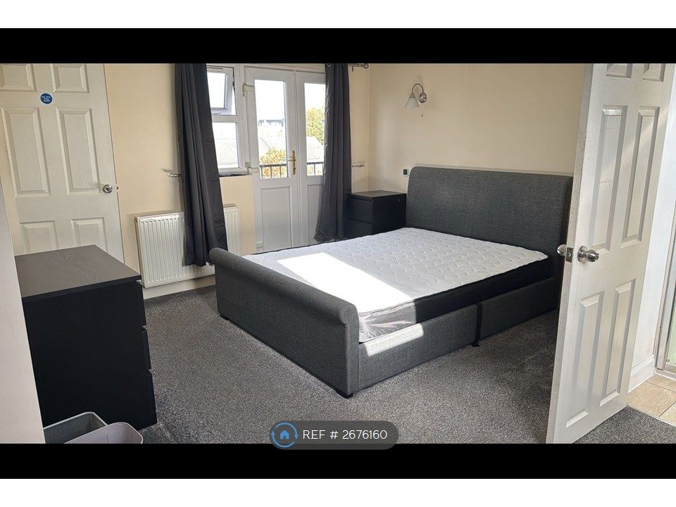 Property photo 1 of 7 Loft Room