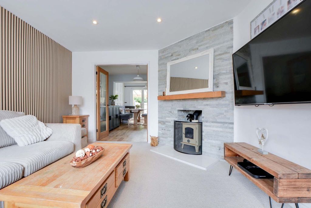 Property photo 1 of 33