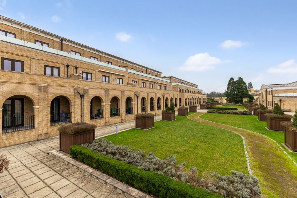 Property photo 3 of 19 101908_12 Walled ...