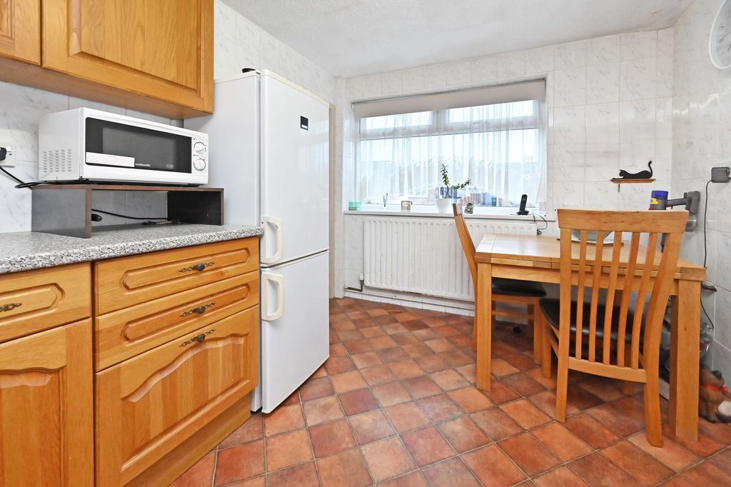 Property photo 3 of 19 Dining Kitchen