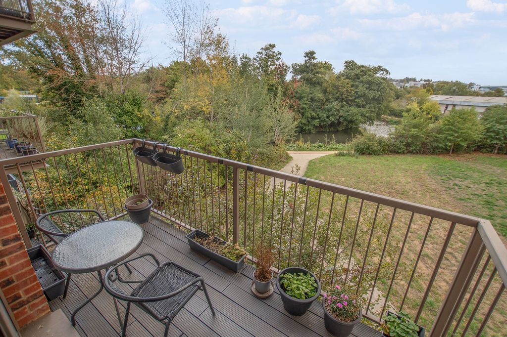 Property photo 3 of 11 Balcony