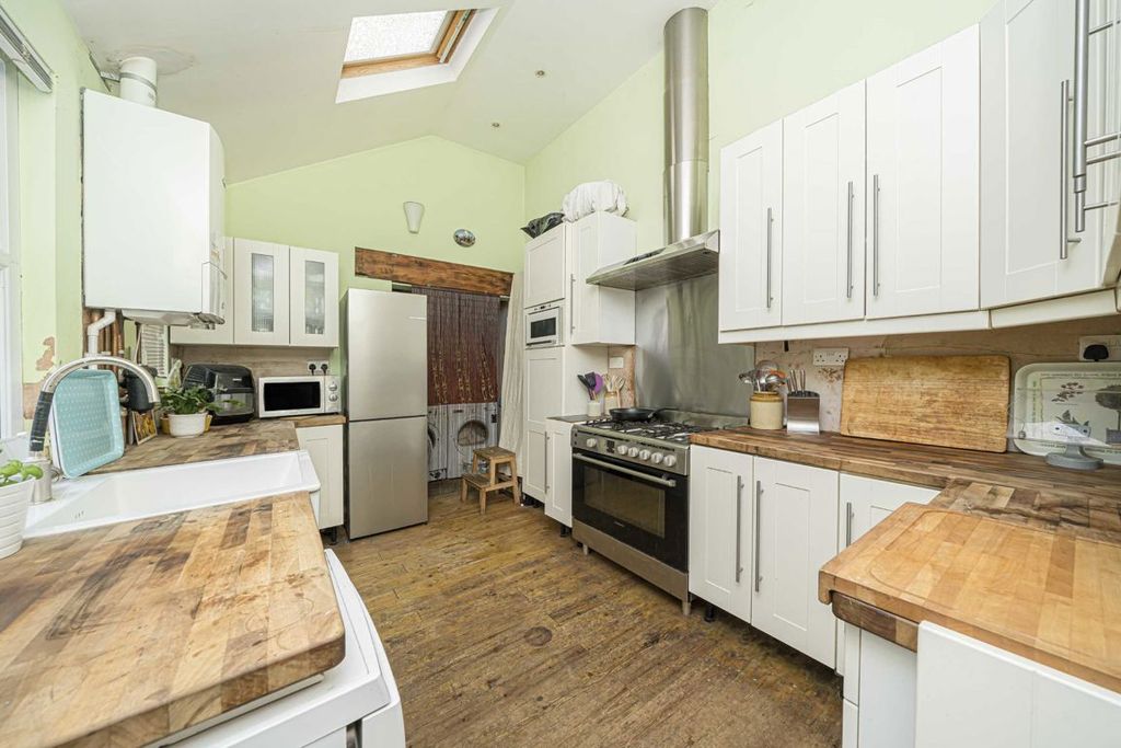 Property photo 3 of 6