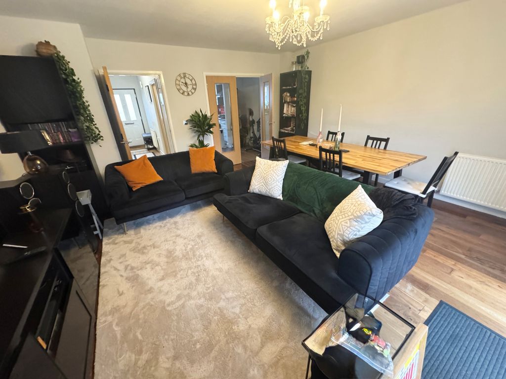 Property photo 2 of 11 Gallery