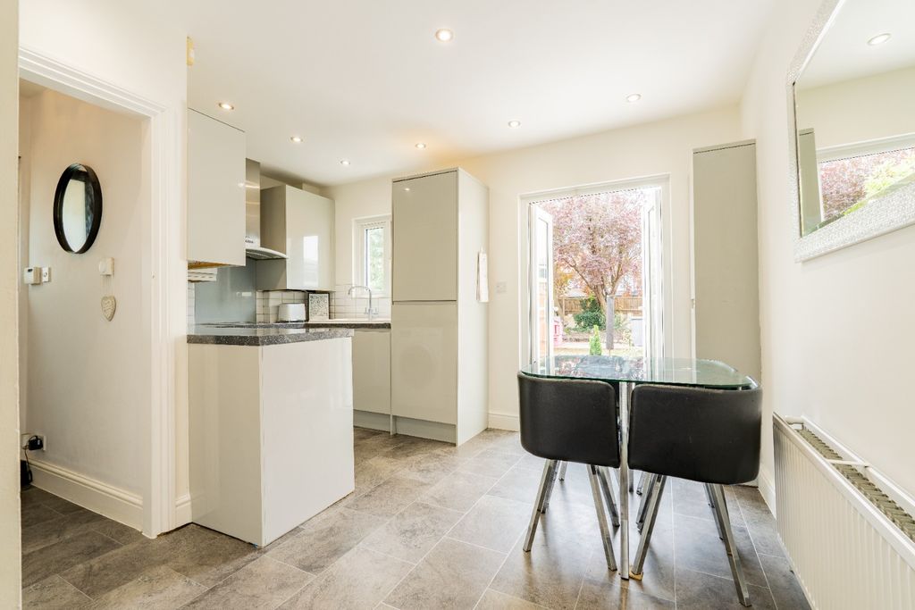 Property photo 3 of 15 3947483