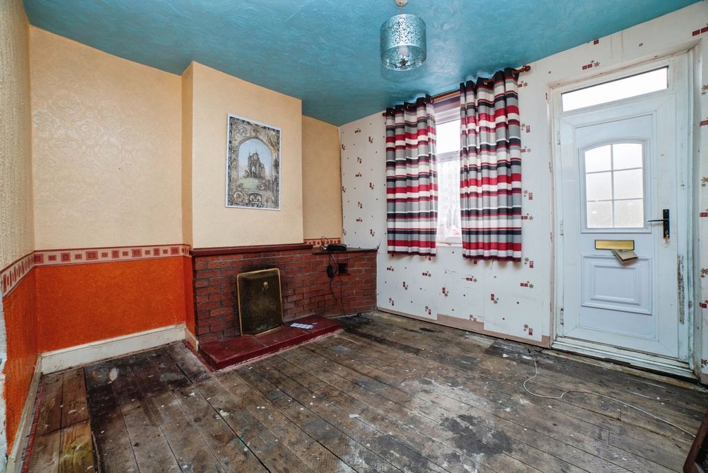 Property photo 2 of 13 Lounge