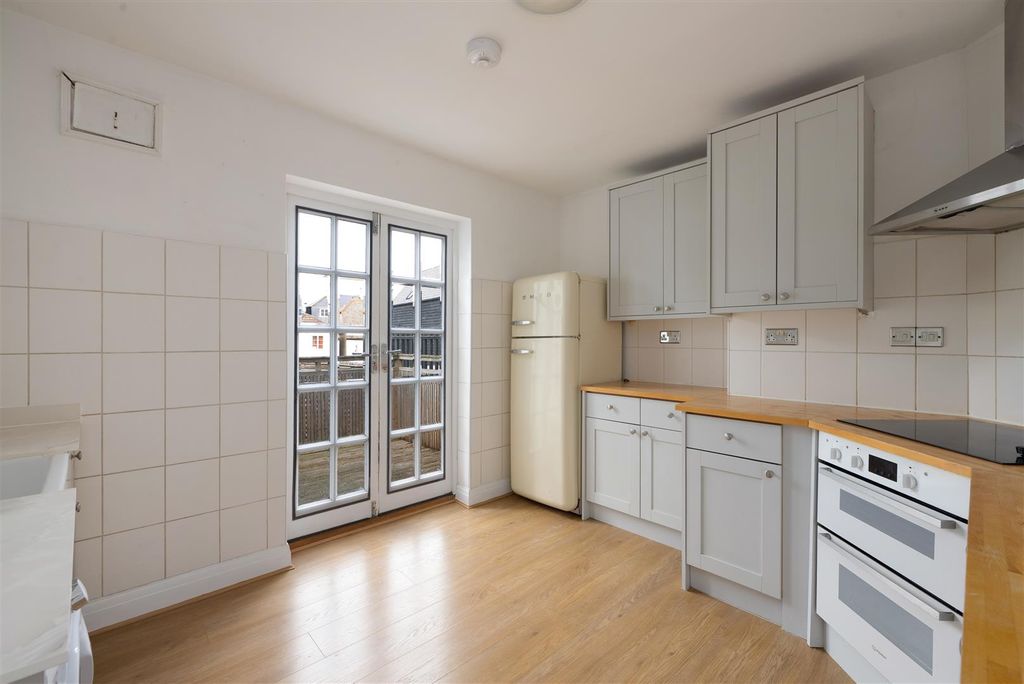 Property photo 3 of 13 Harbour Street, Whitstable