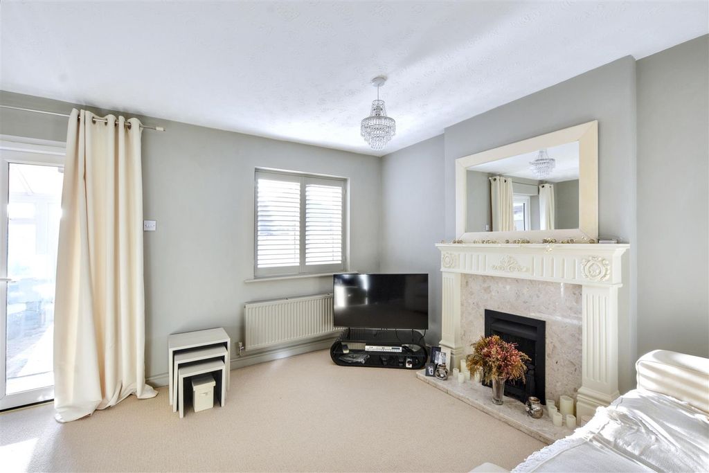 Property photo 2 of 30 Lounge_1.Jpeg