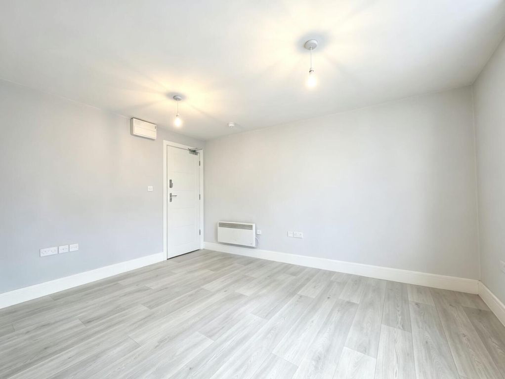 Property photo 3 of 4 Living Room