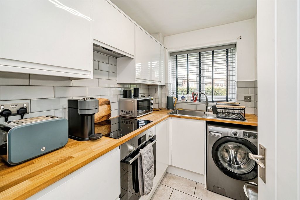 Property photo 2 of 16