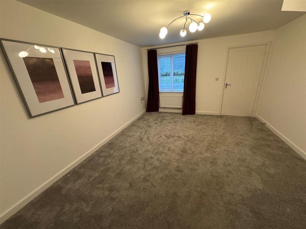 Property photo 2 of 12 37Eg5.Jpg