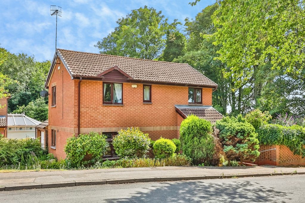 Property photo 1 of 32