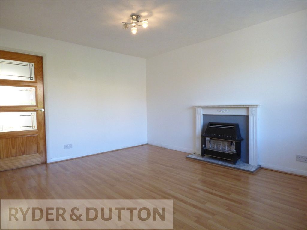 Property photo 3 of 16 Lounge