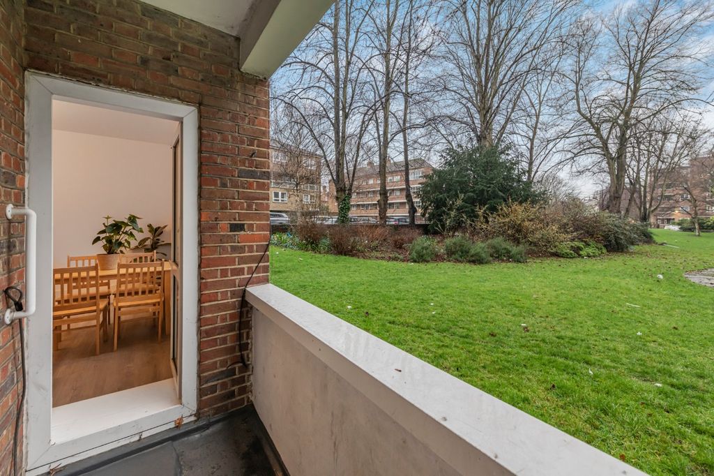 Property photo 2 of 10 Balcony