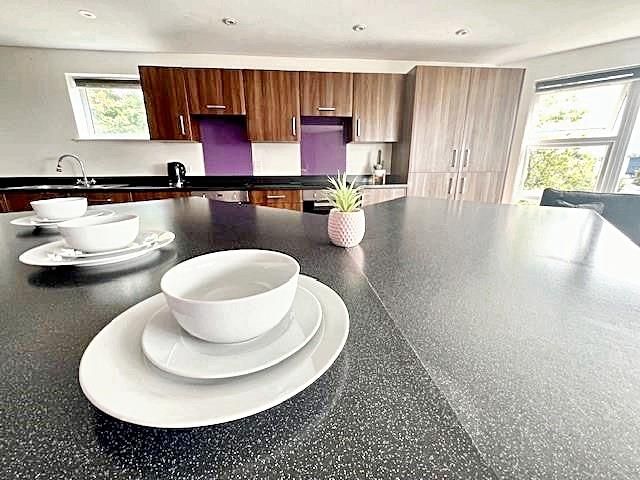 Property photo 1 of 7 Peninsula Kitchen.Jpeg