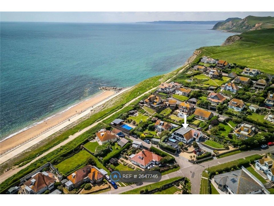 Property photo 1 of 22 Location - Only 50m From The Beaches And Coast