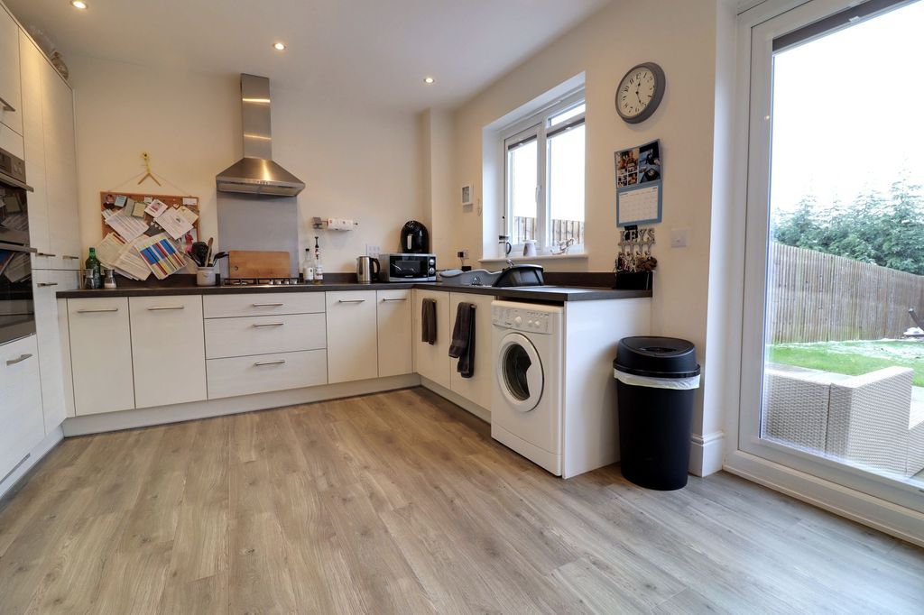 Property photo 3 of 15 Kitchen/Dining Room