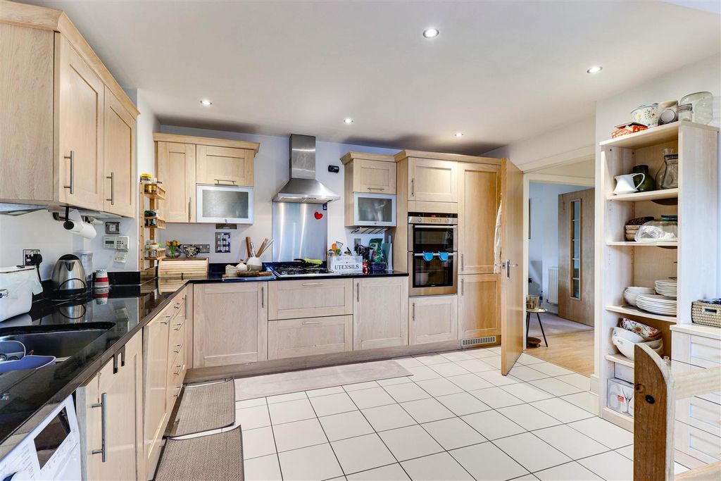 Property photo 3 of 28 17.Jpg