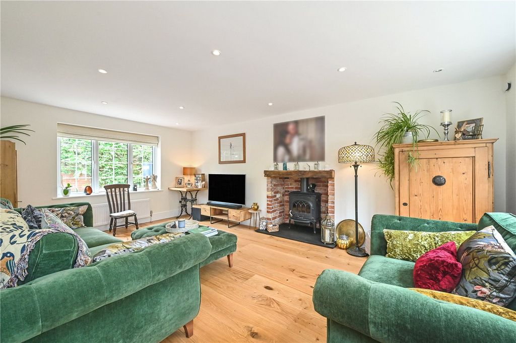 Property photo 2 of 17 Sitting Room