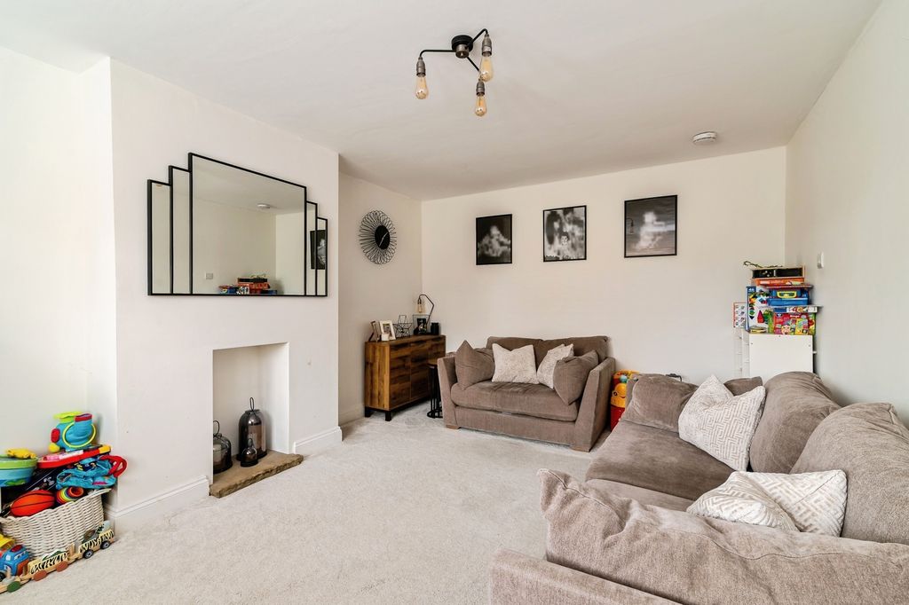 Property photo 3 of 27 Pbox-Img.Jpg
