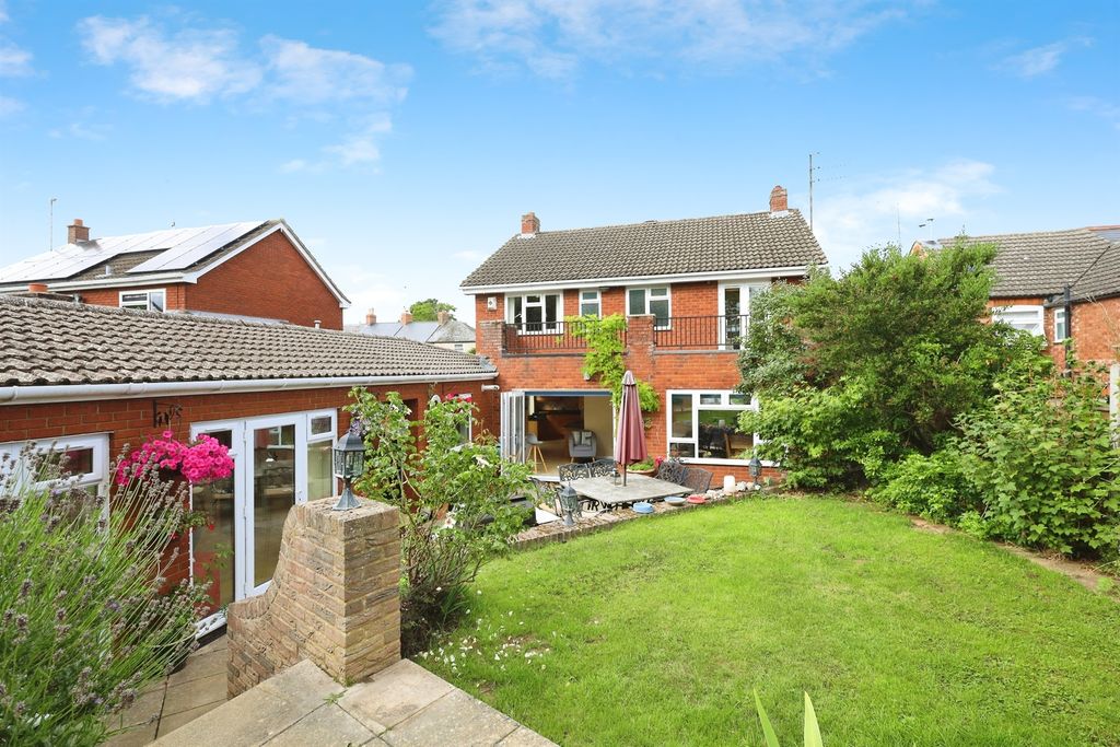 Property photo 2 of 26