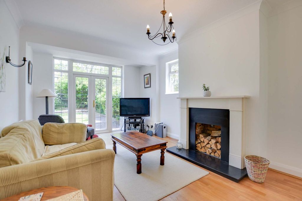 Property photo 2 of 32