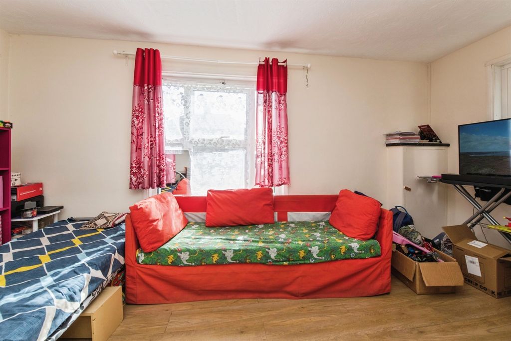 Property photo 3 of 14