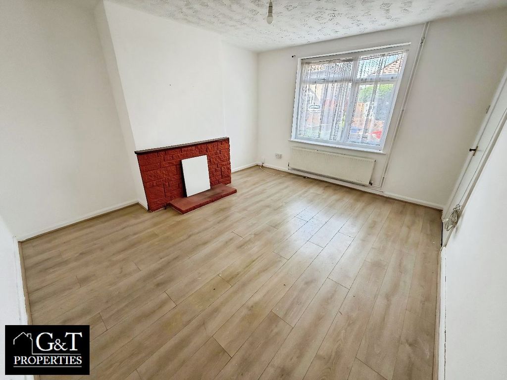 Property photo 2 of 9 Front Room