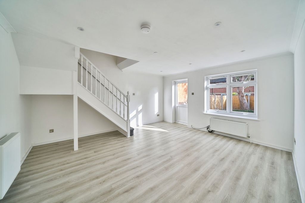 Property photo 2 of 17 Photo