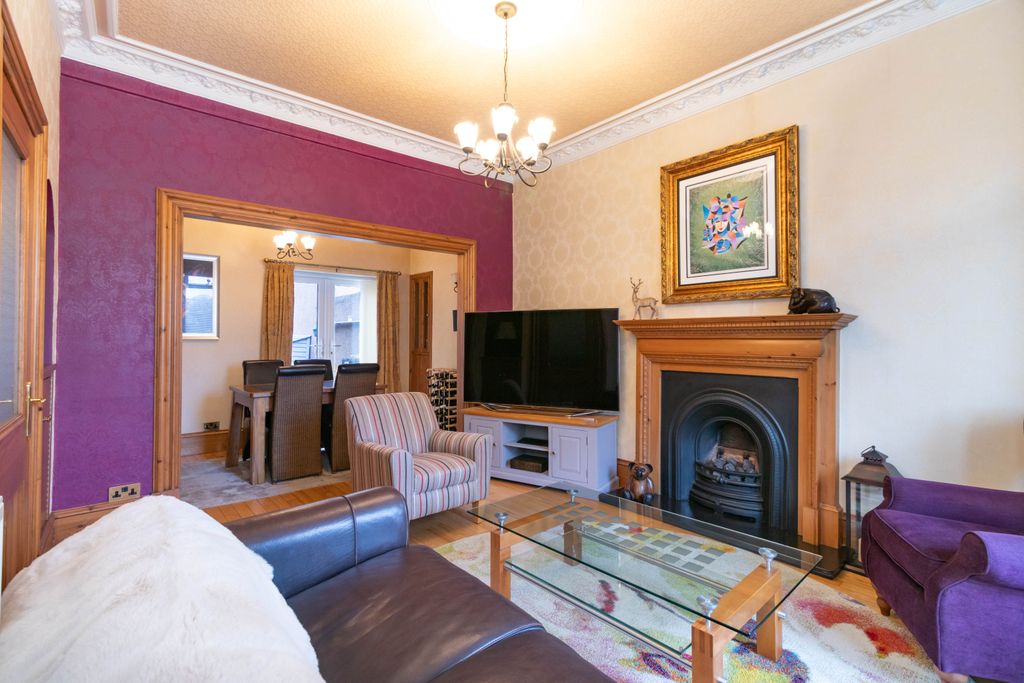 Property photo 3 of 31 Lounge/Dining Room