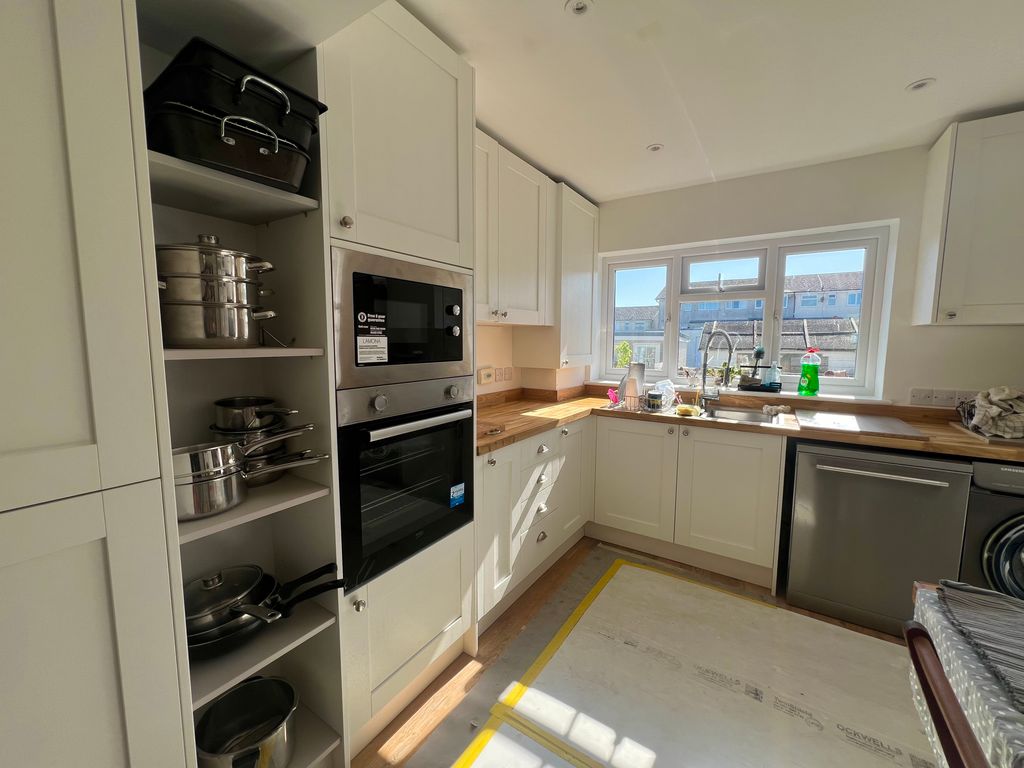 Property photo 1 of 4 Kitchen