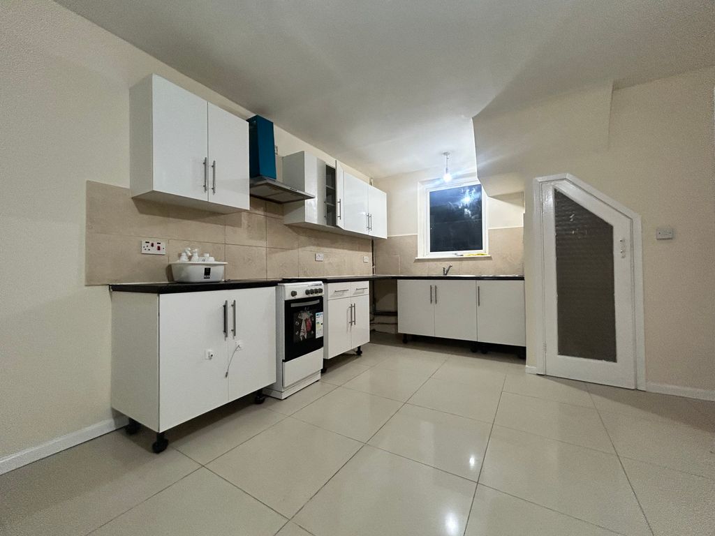 Property photo 3 of 10 Image