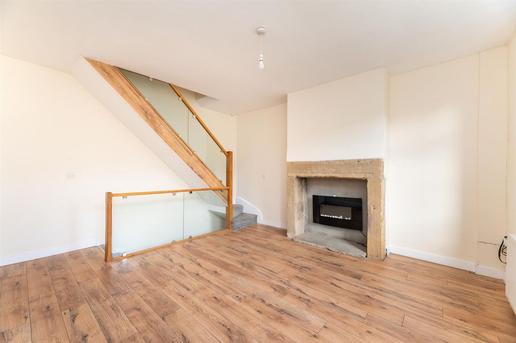 Property photo 2 of 20 Sitting Room