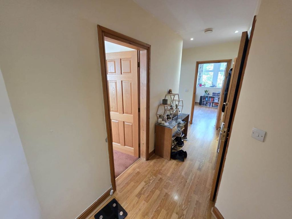 Property photo 3 of 14 Hallway