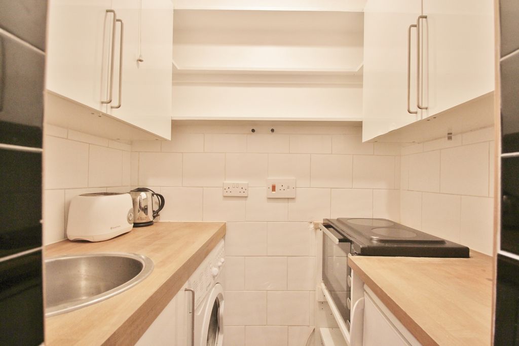 Property photo 3 of 11 Photo 8