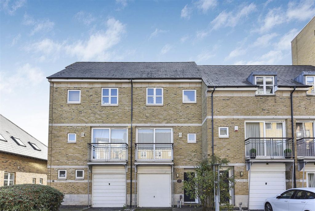 Property photo 1 of 16 Torres Square (15).Jpg