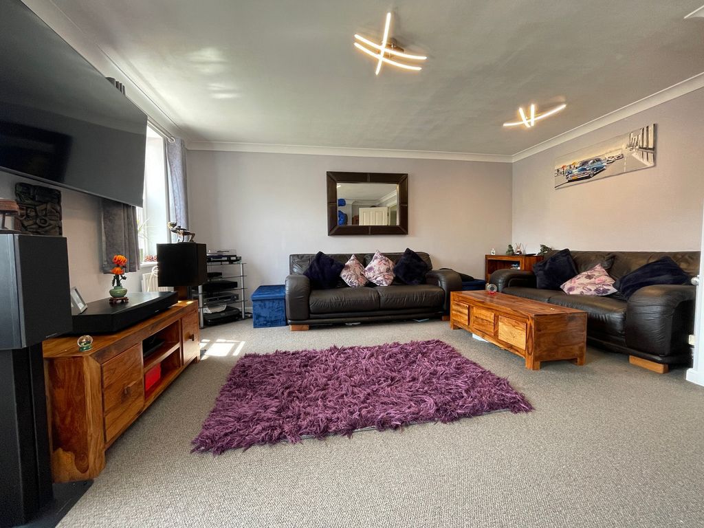 Property photo 3 of 18