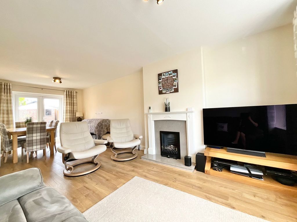 Property photo 2 of 28