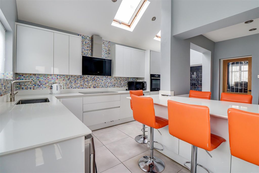 Property photo 2 of 29