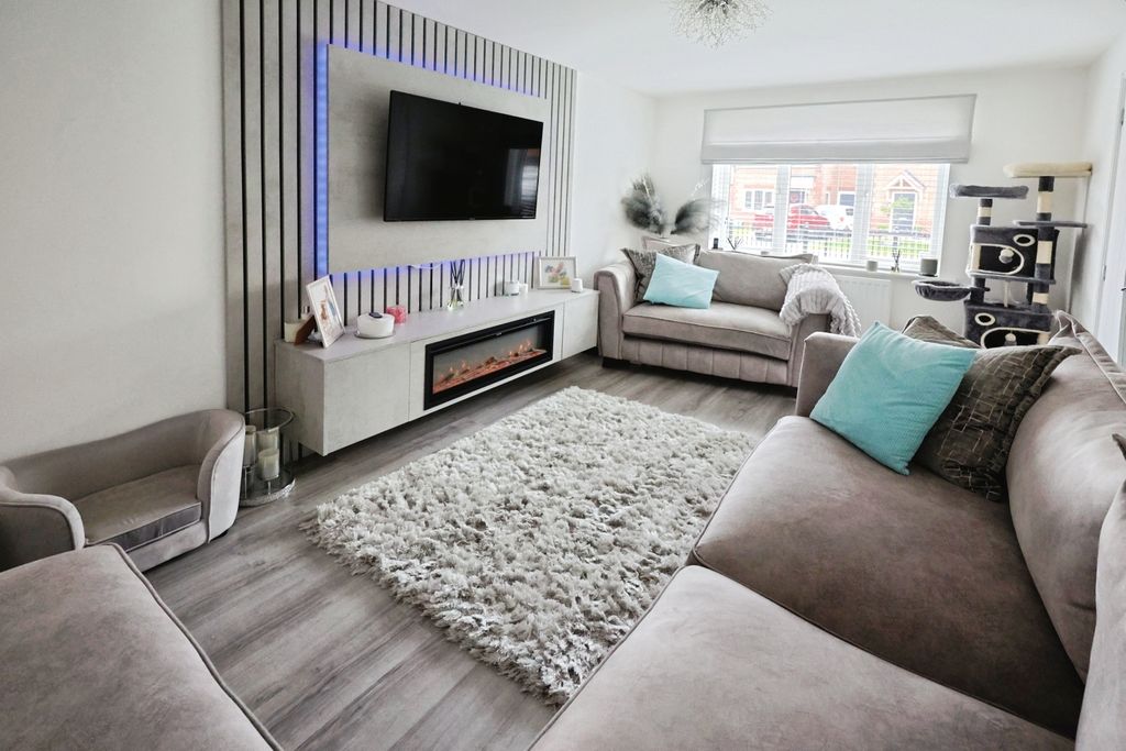 Property photo 3 of 16 Pbox-Img.Jpg
