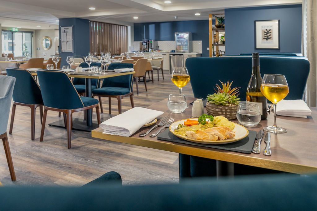 Property photo 3 of 15 Restaurant