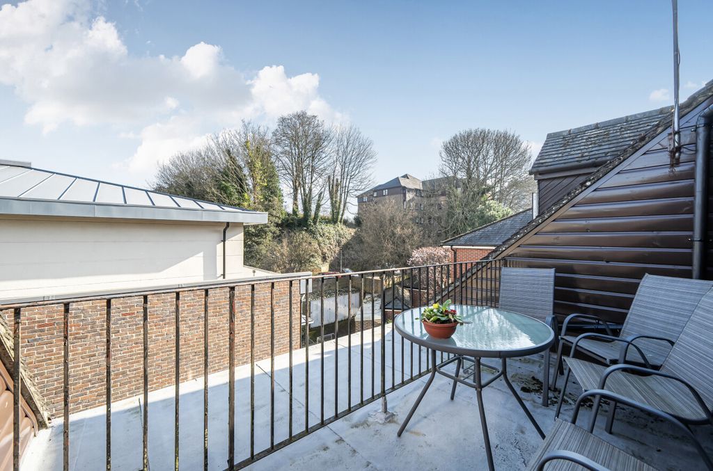 Property photo 1 of 10 1422236-12-69A850...