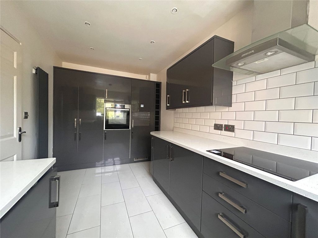 Property photo 3 of 17 Picture No. 28