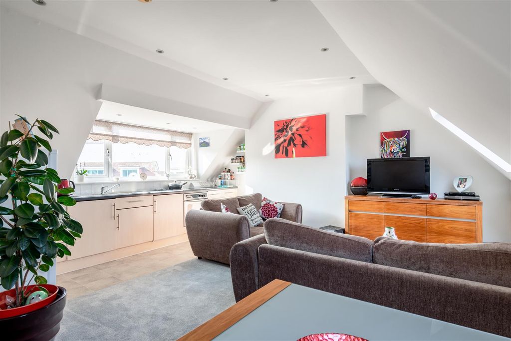 Property photo 2 of 13 37B Old Woking Road-1.Jpg