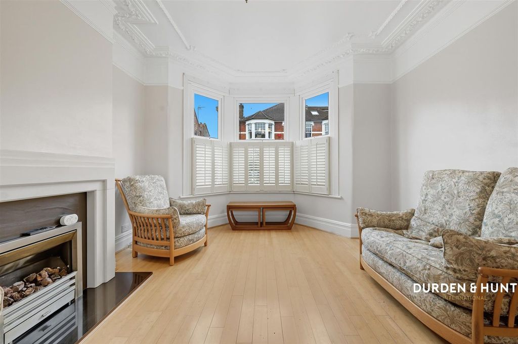 Property photo 3 of 25 Dover Road