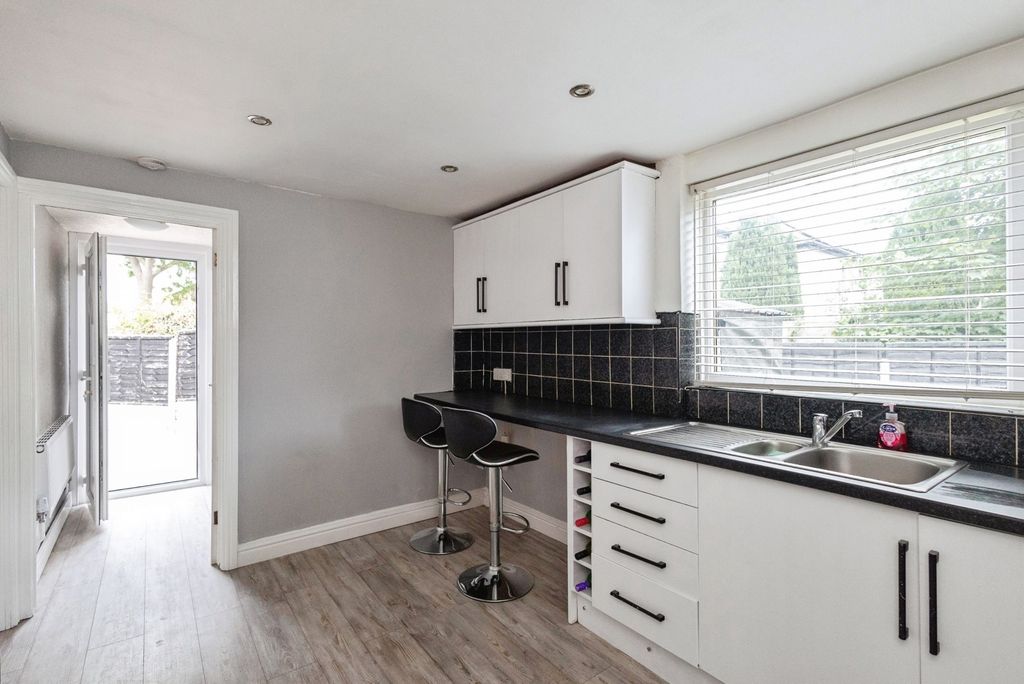 Property photo 3 of 24 Pbox-Img.Jpg