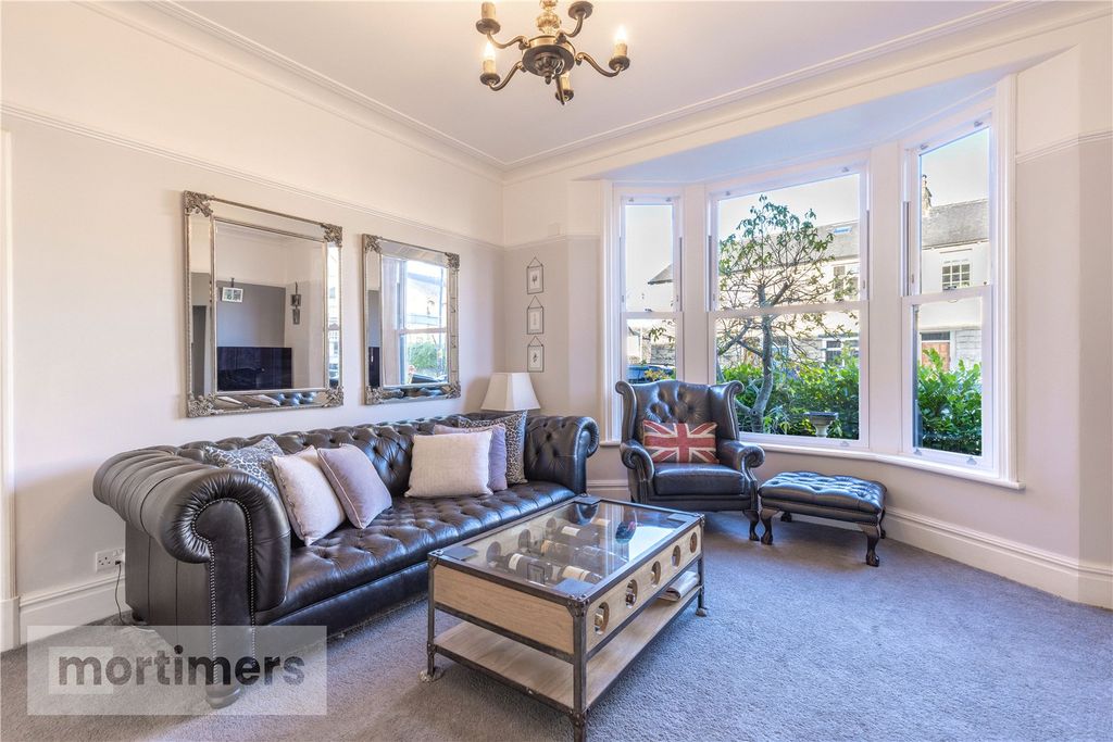 Property photo 3 of 23 Living Room