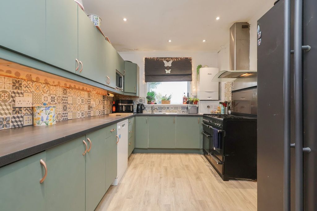 Property photo 2 of 32 Kitchen